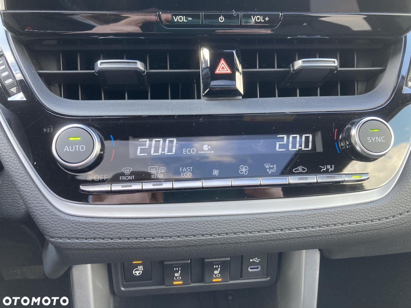 Toyota Corolla Cross - 24