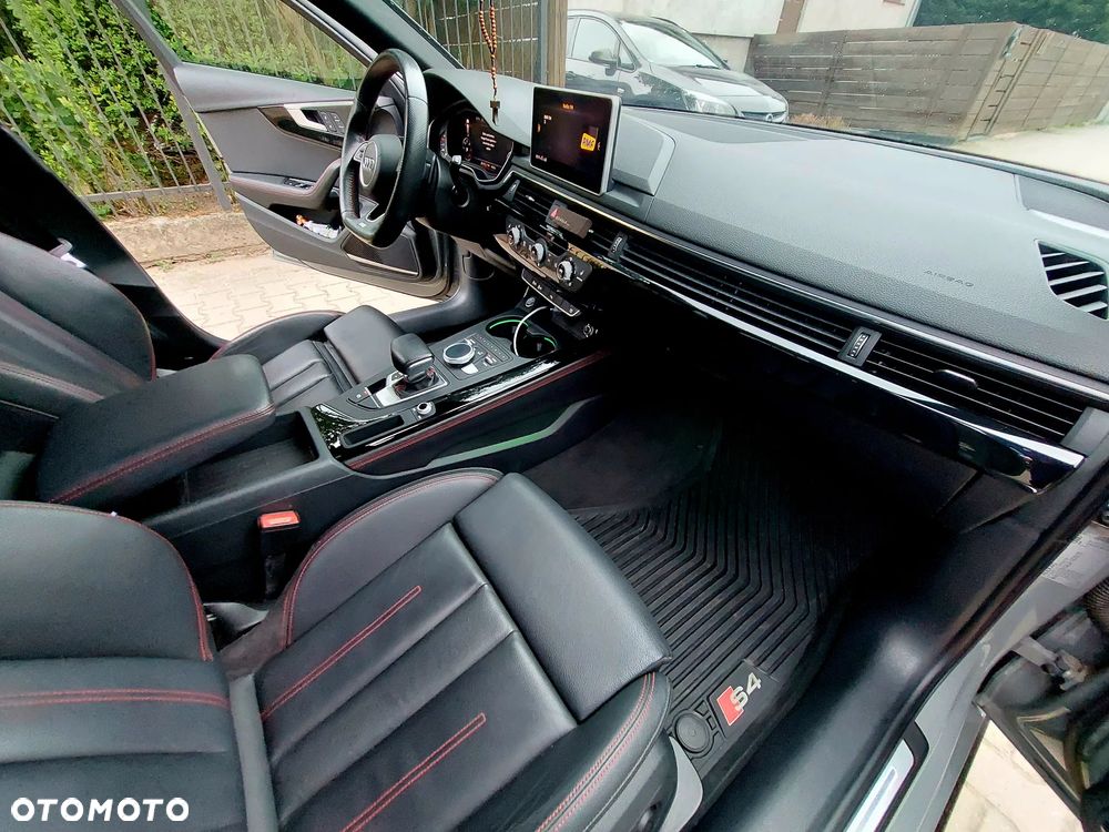 Audi A4 Avant 2.0 TDI Sport S tronic - 24