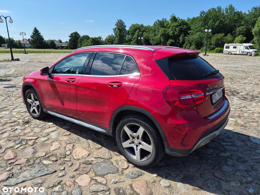Mercedes-Benz GLA 250 7G-DCT AMG Line - 4
