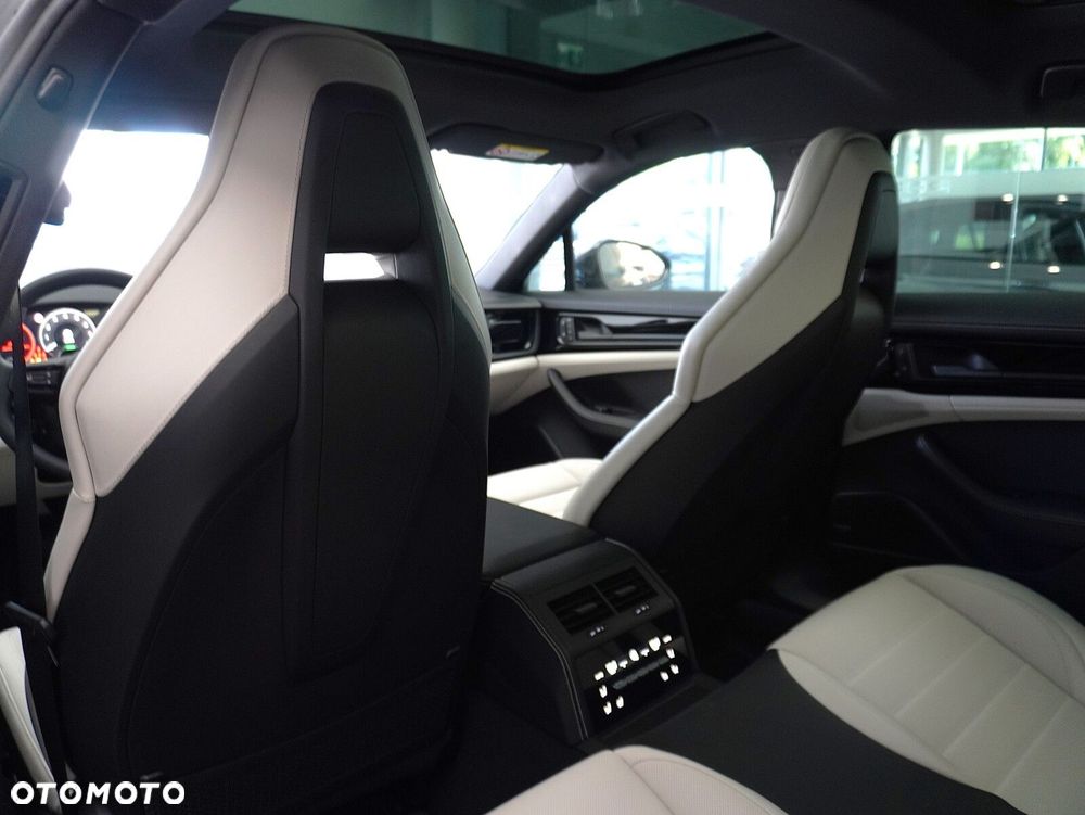 Porsche Panamera 4S E-Hybrid PHEV - 34