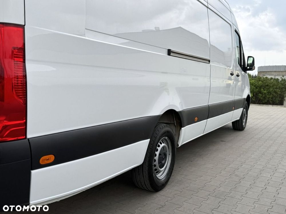Mercedes-Benz Sprinter - 25