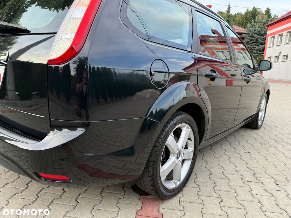 Ford Focus 1.6 Trend - 17