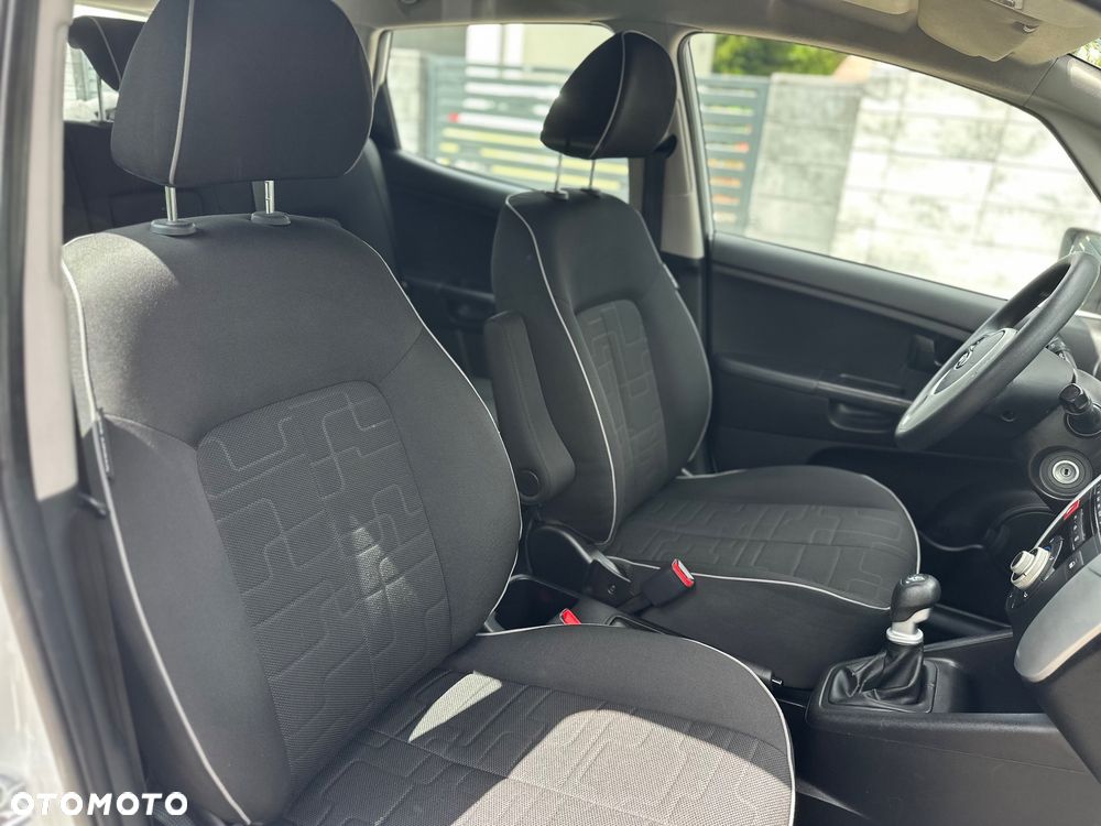 Kia Venga - 24