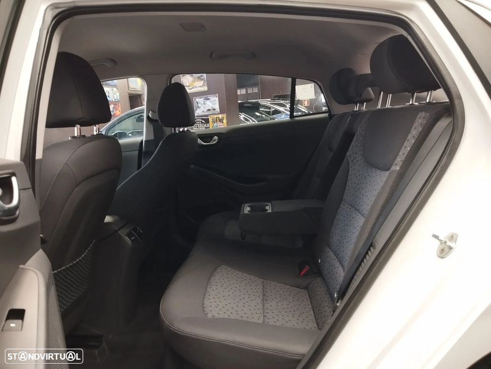 Hyundai Ioniq 1.6 GDI PHEV Tech - 15