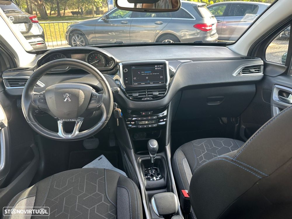 Peugeot 2008 1.2 PureTech Style EAT6 — fotografia 11