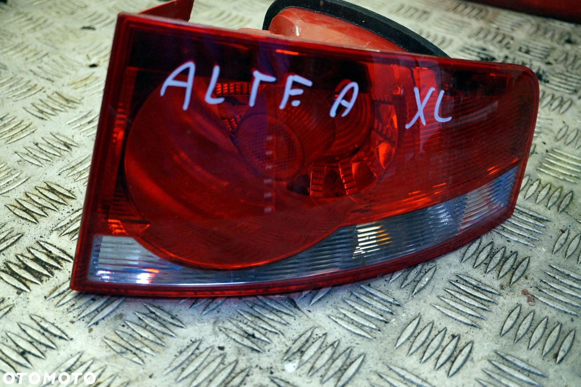 LAMPA TYLNA PRAWA ALTEA XL  SEAT 2006-2009 - 2
