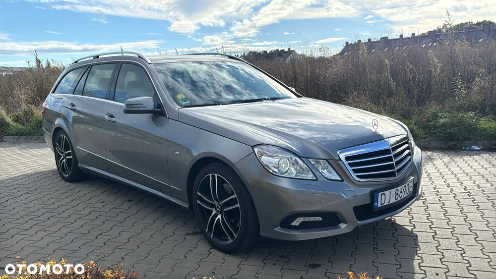 Mercedes-Benz Klasa E 300 T CDI DPF BlueEFFICIENCY 7G-TRONIC Avantgarde - 4