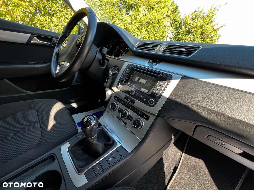 Volkswagen Passat Variant 2.0 Blue TDI SCR Comfortline - 21