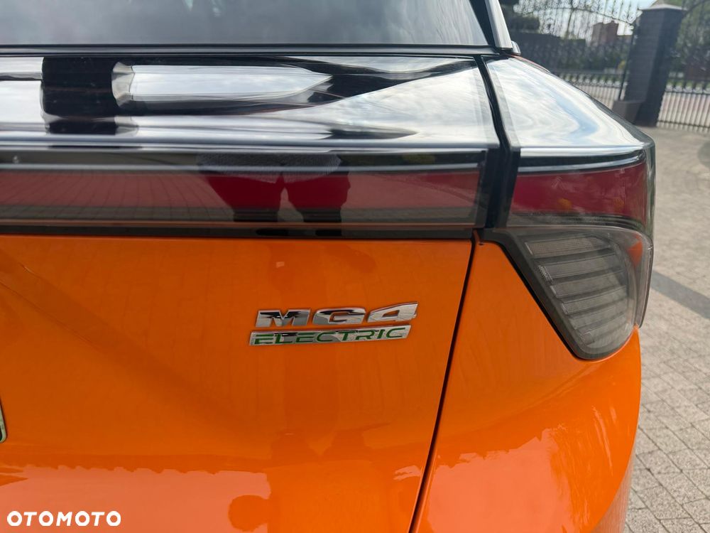 MG 4 Luxury 64 kWh - 13