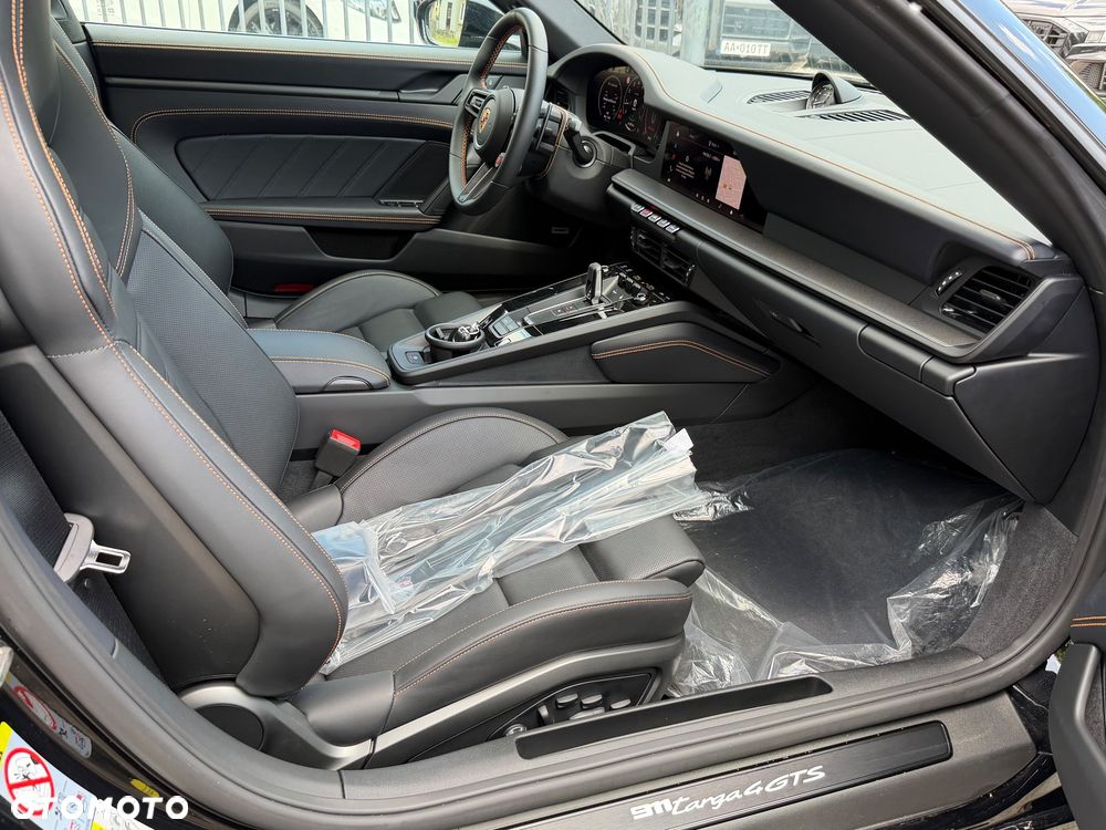 Porsche 911 Targa 4 GTS PDK - 39