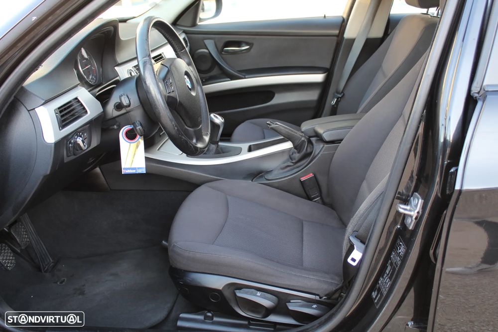 BMW 318 d Dynamic - 6