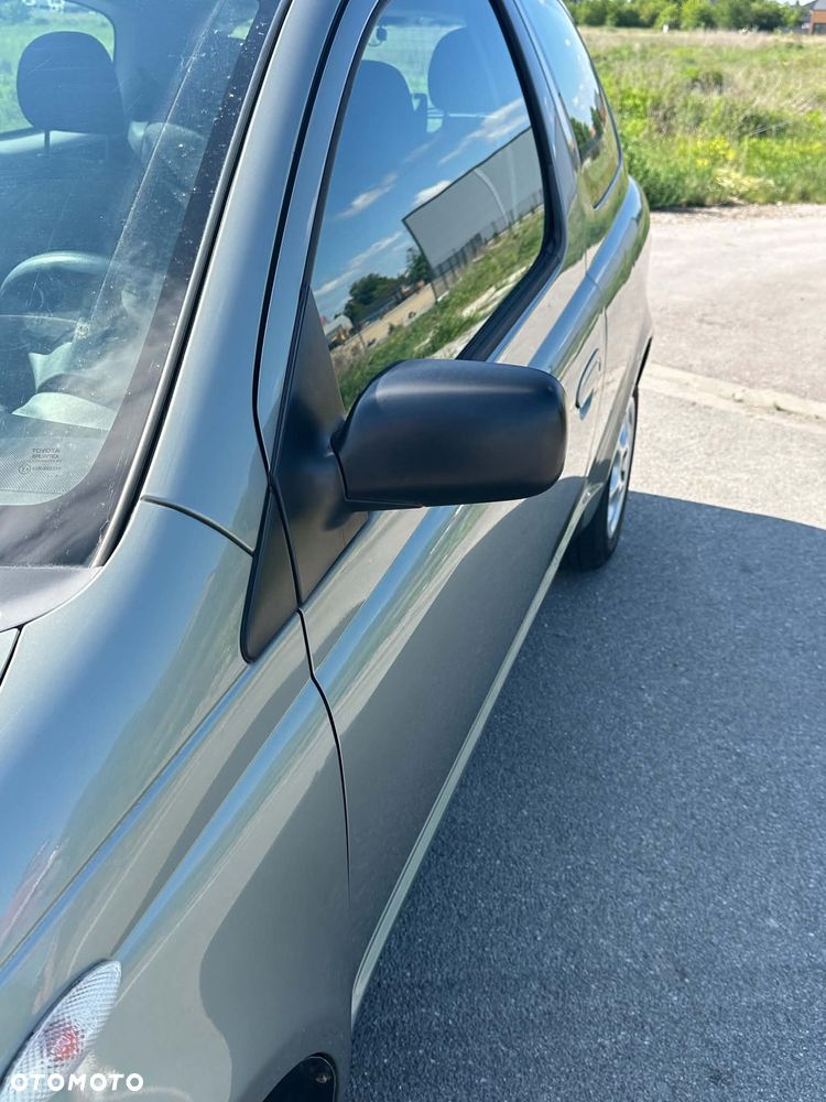 Toyota Yaris 1.0 Base - 5