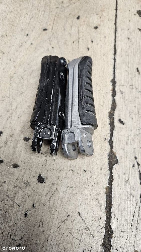 Podnóżek lewy prawy Suzuki GSX 1400 - 5