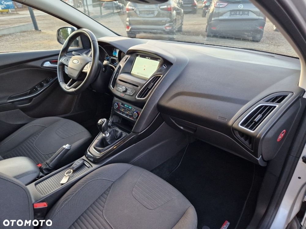 Ford Focus 1.0 EcoBoost Titanium - 24