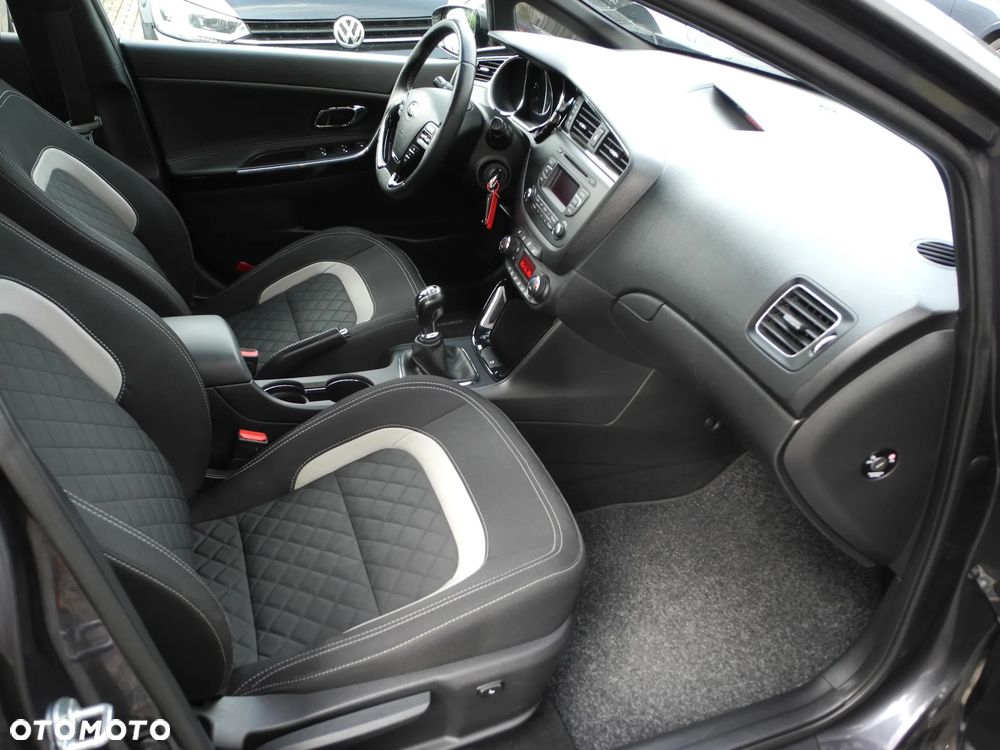 Kia Ceed 1.6 CRDi 136 ISG GT Line - 14