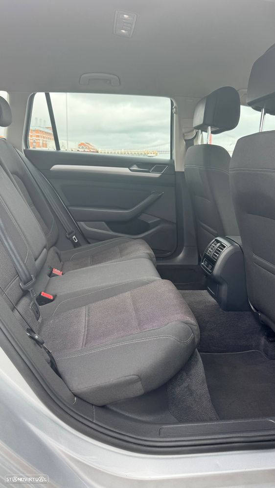 VW Passat Variant 1.6 TDI BlueMotion - 19