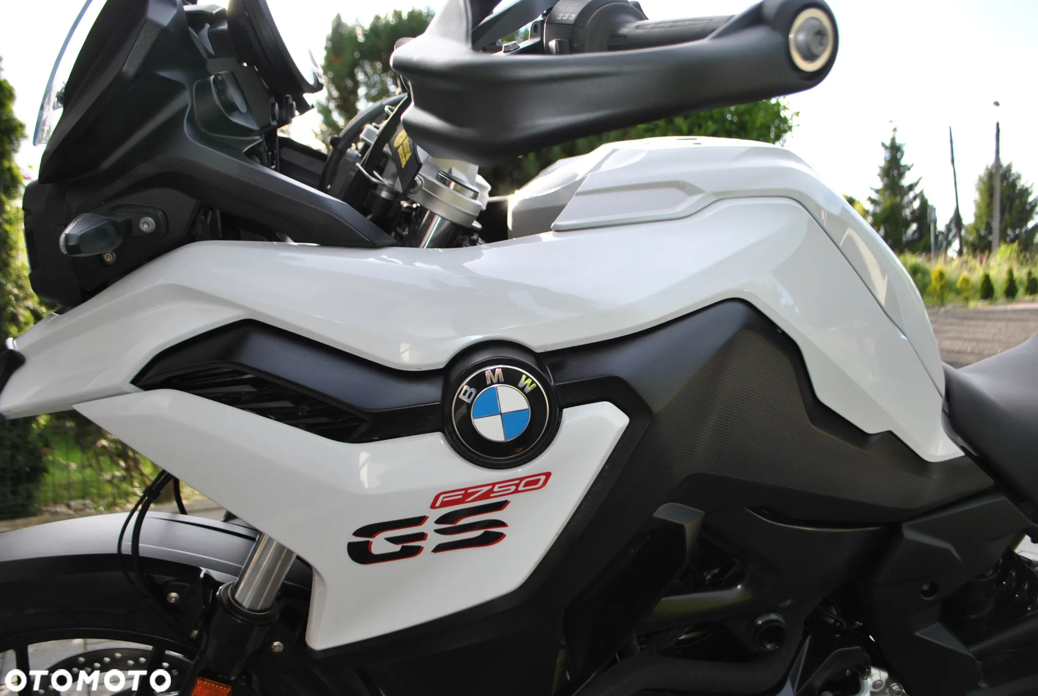 BMW F - 17