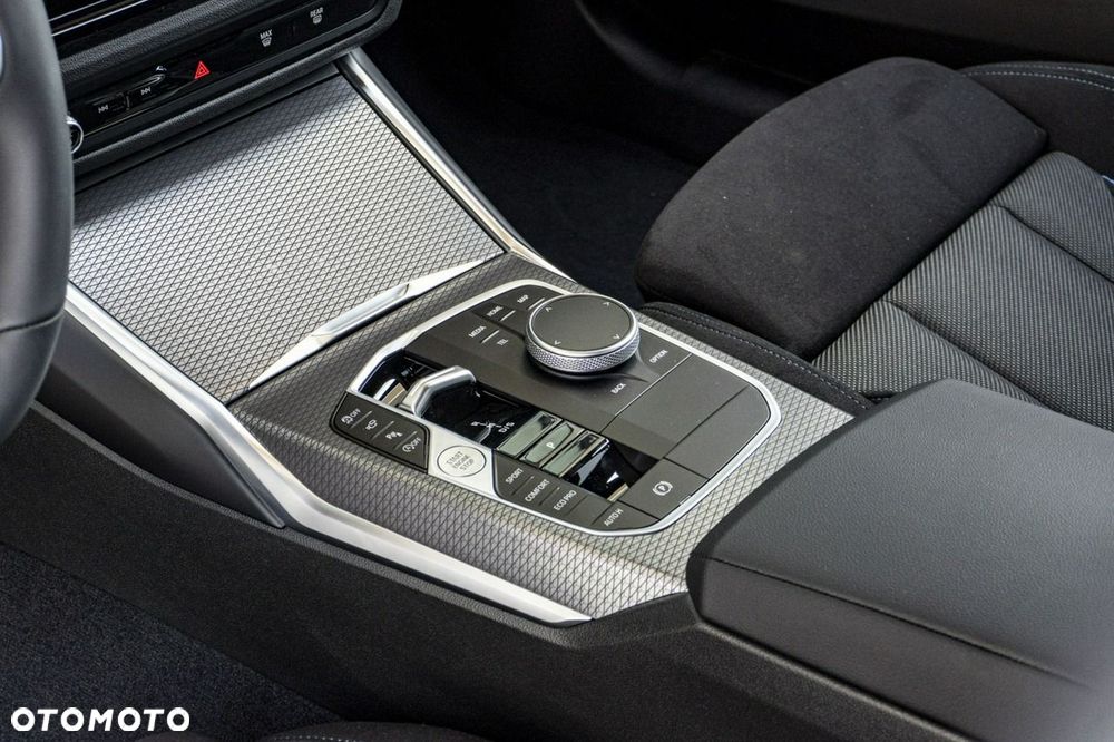 BMW Seria 3 M340i xDrive - 21
