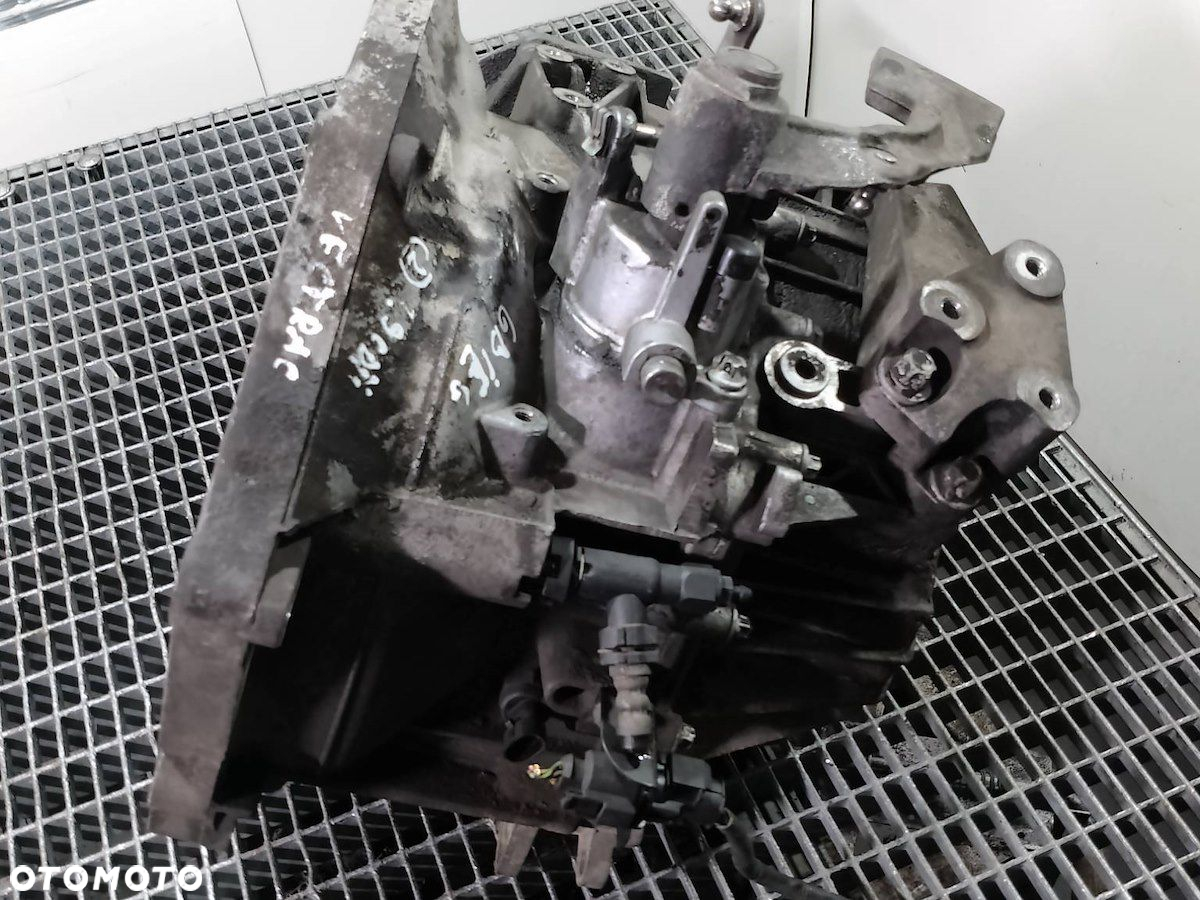 SKRZYNIA BIEGÓW MANUALNA OPEL VECTRA C 55192042  M32 1.9 CDTI - 2