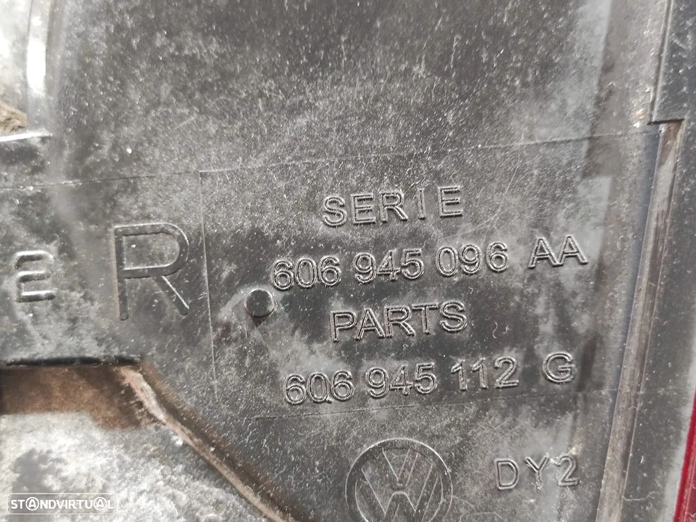 Farolim traseiro trás direito original Volkswagen Polo IV 9N Facelift de 2005 a 2009 - 8