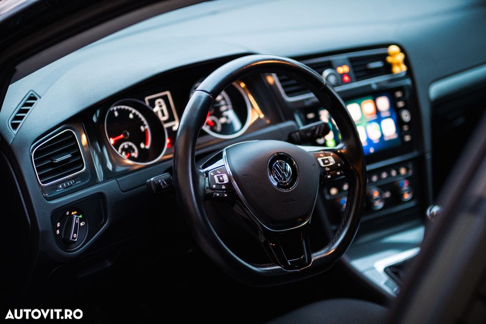 Volkswagen Golf - 6