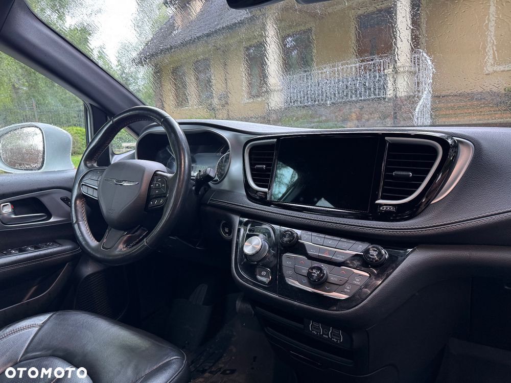 Chrysler Pacifica - 20