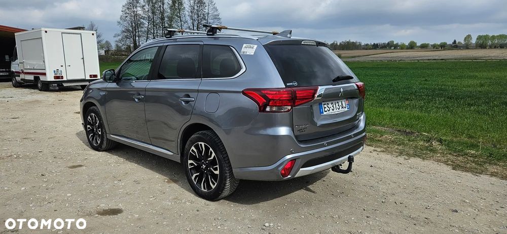 Mitsubishi Outlander - 3