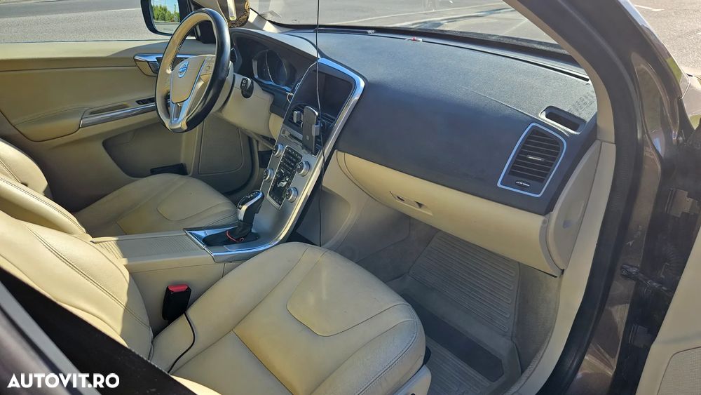 Volvo XC 60 D4 AWD Geartronic Summum - 4