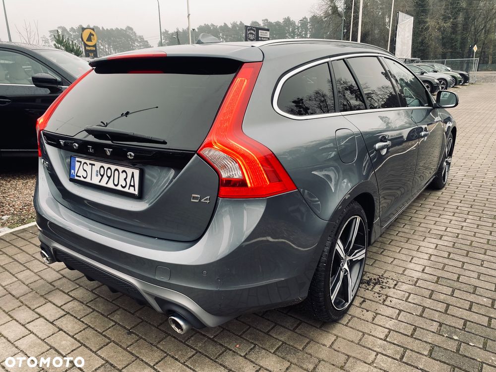 Volvo V60 D4 Geartronic R-Design - 17