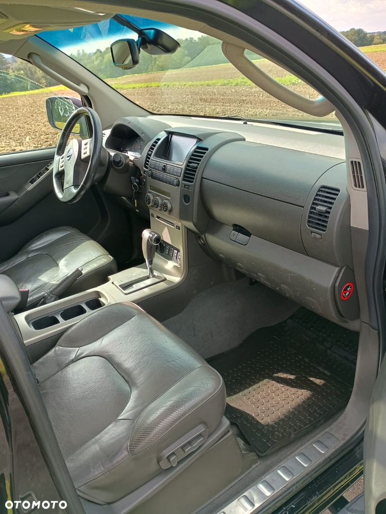 Nissan Navara 2.5 D Platinum - 11