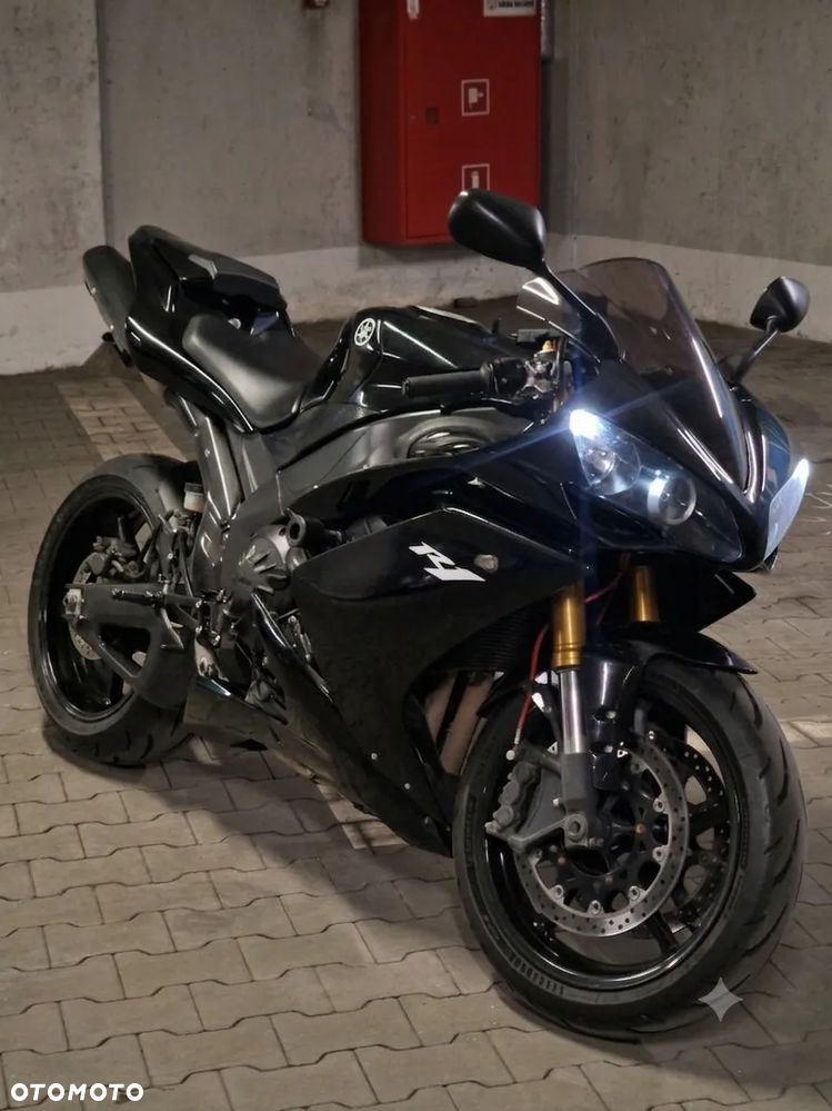 Yamaha R1 - 1