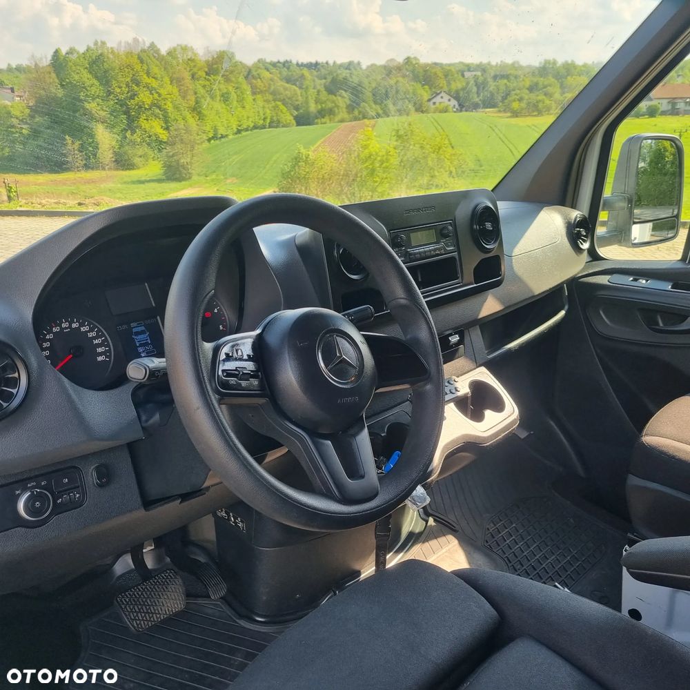 Mercedes-Benz Sprinter - 16