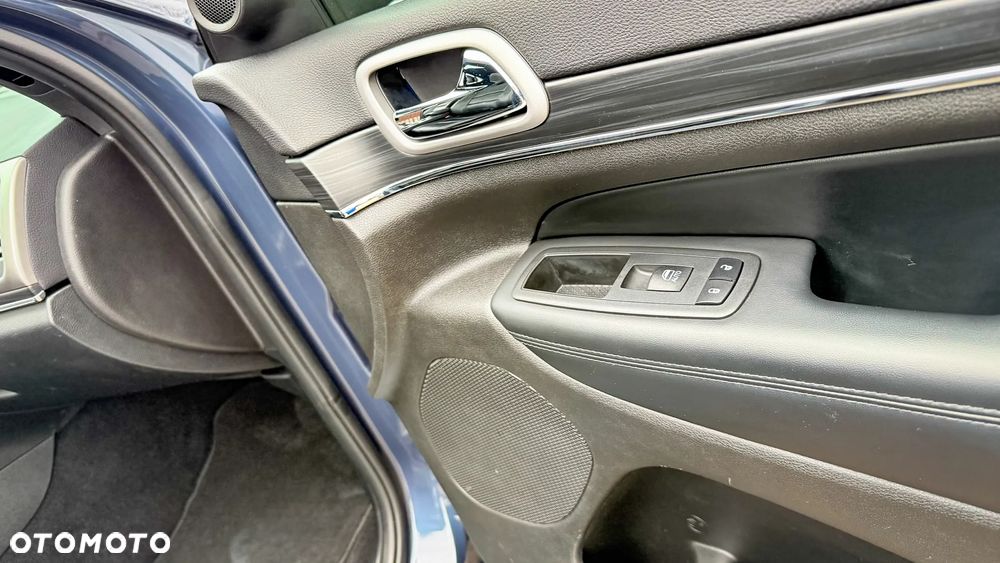 Jeep Grand Cherokee - 36