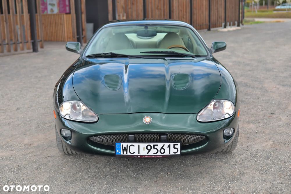 Jaguar XK XKR Coupe - 12