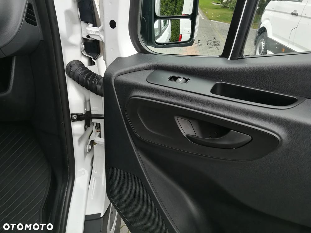 Mercedes-Benz Sprinter - 12