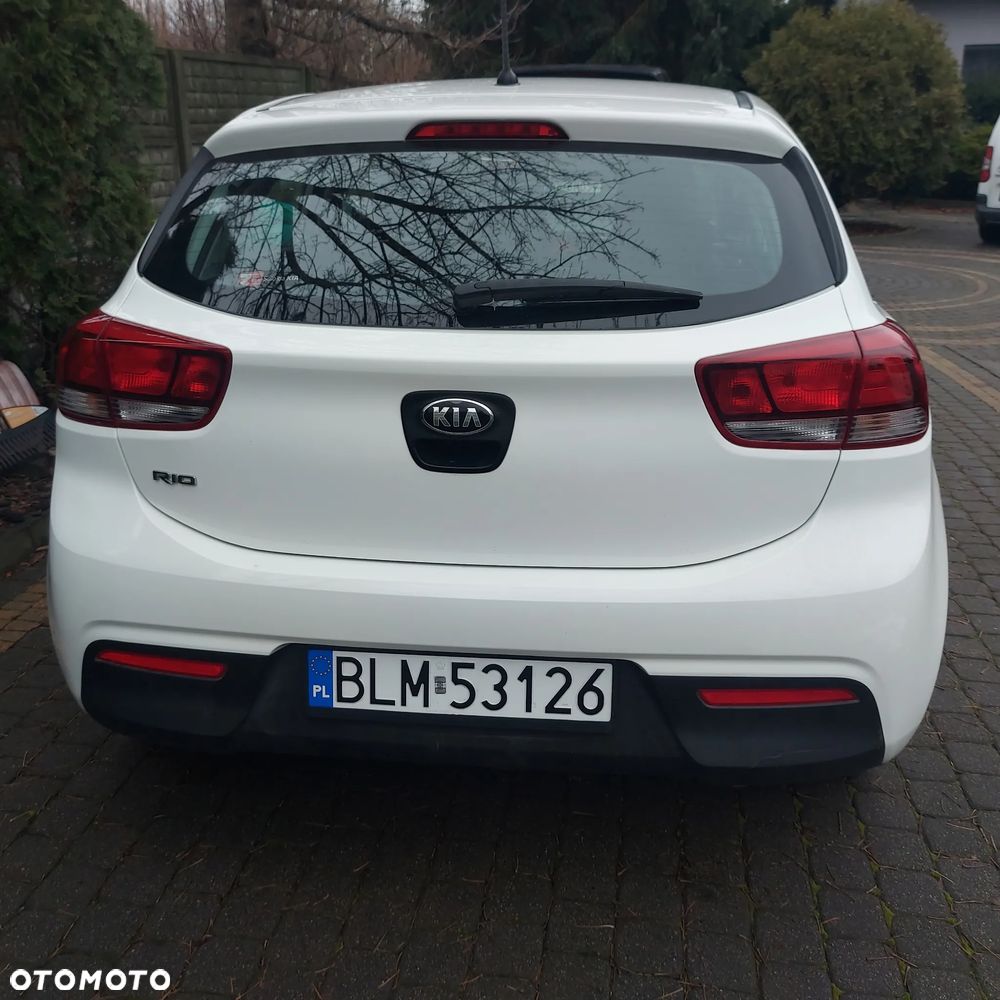 Kia Rio 1.2 L - 5