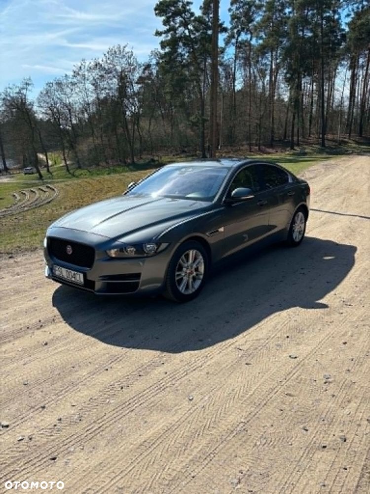 Jaguar XE 25t AWD Prestige - 4