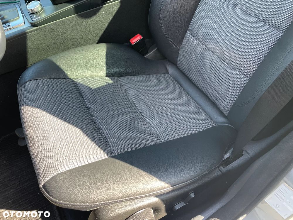 Mercedes-Benz Klasa C 180 (BlueEFFICIENCY) 7G-TRONIC Avantgarde - 10