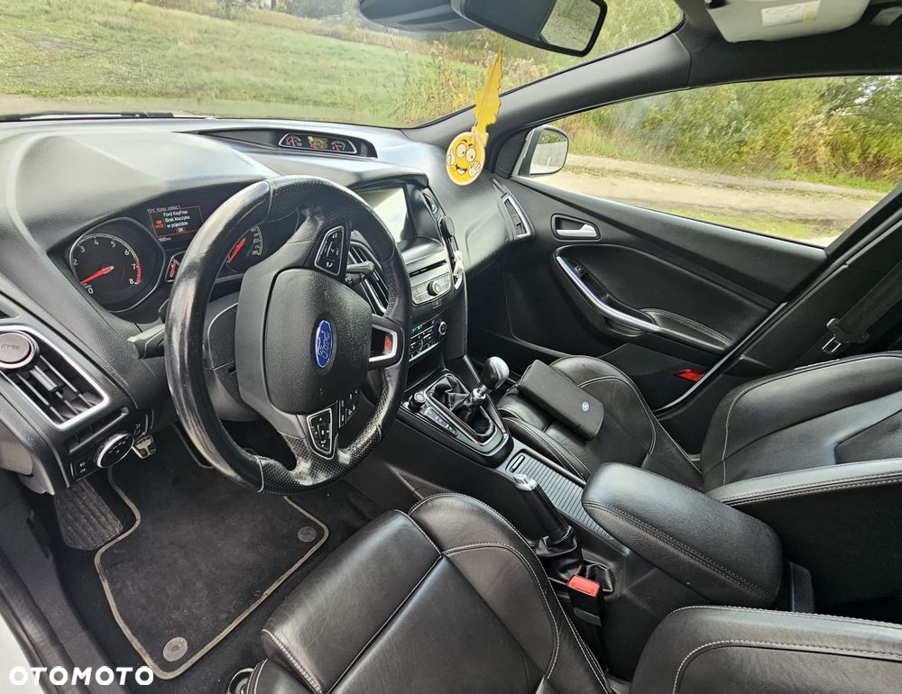 Ford Focus Turnier 2.0 EcoBoost ST mit Leder-Sport-Paket - 16