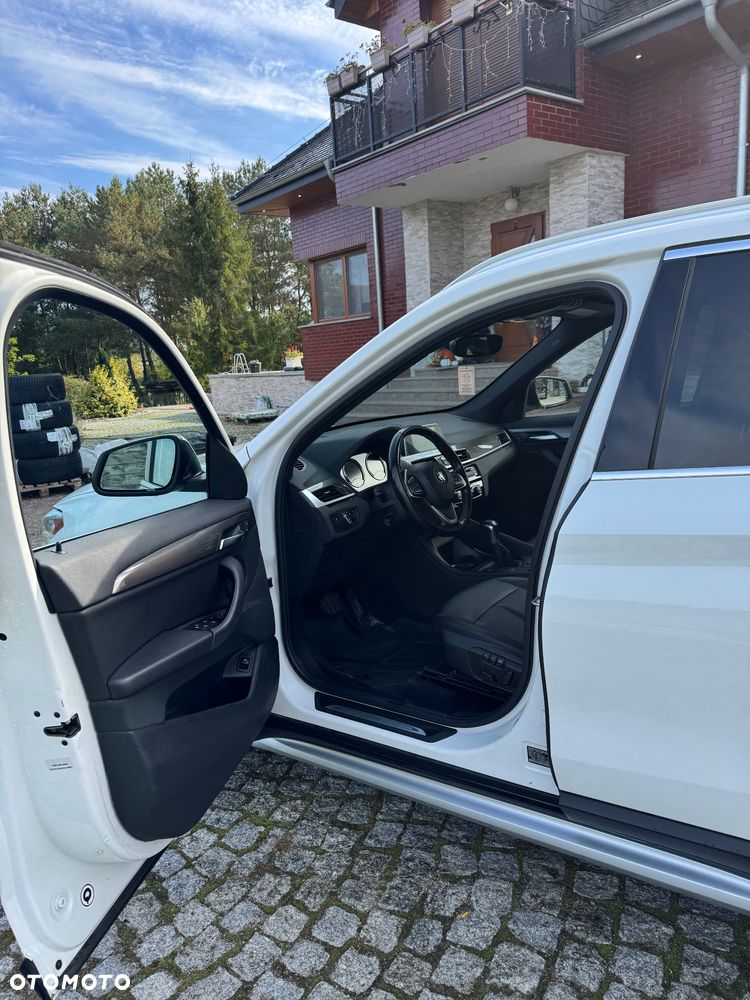 BMW X1 xDrive25i Sport Line - 10