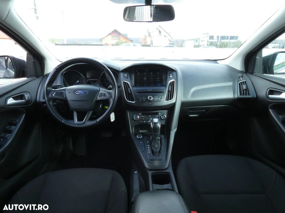 Ford Focus 1.5 TDCi Powershift Titanium - 9