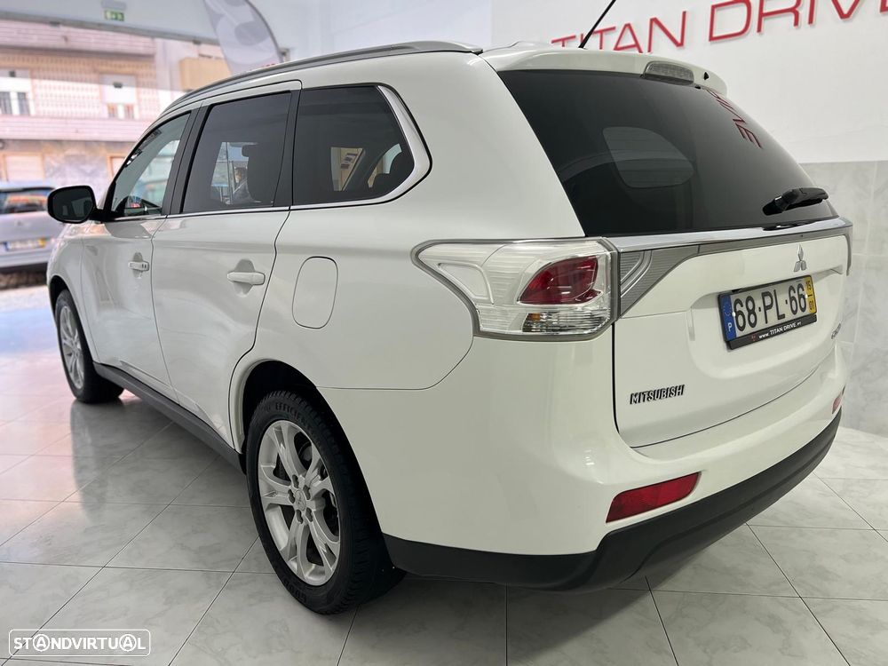 Mitsubishi Outlander 2.2 DI-D Instyle Navi - 3