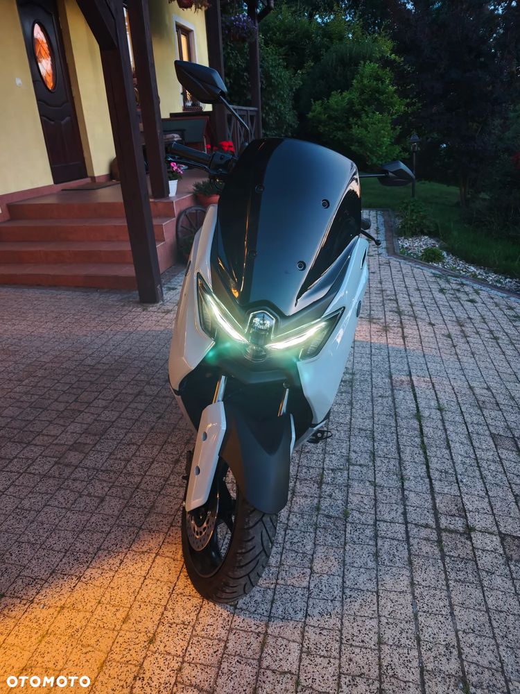 Yamaha NMAX - 11