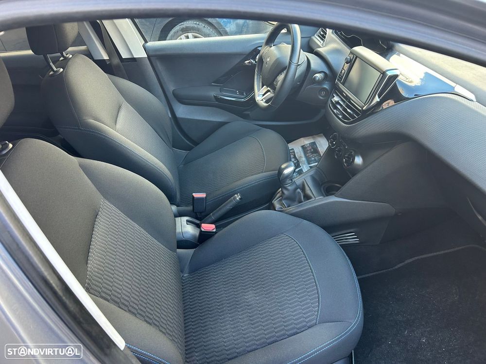 Peugeot 208 1.2 PureTech Signature - 26