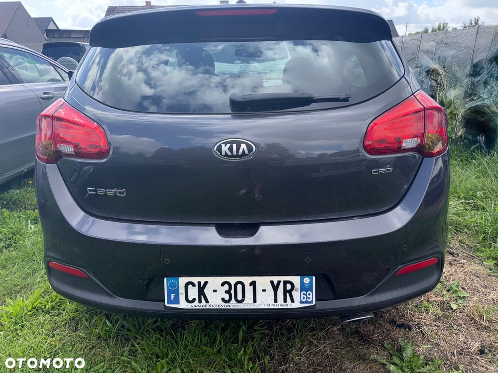 Kia Ceed 1.6 CRDi 128 Fifa World Cup Edition - 5