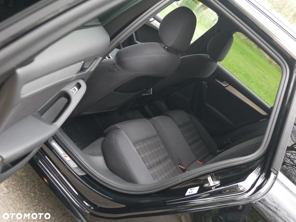 Audi A4 Avant 2.0 TDI DPF quattro S tronic Ambiente - 15