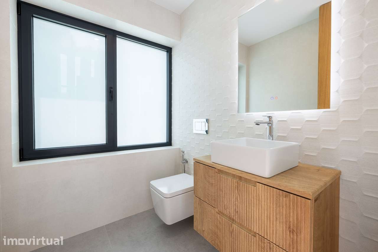 MORADIA NOVA DE LUXO COM PISCINA E GARAGEM À VENDA EM PORTO DE MÓS, LA - Grande imagem: 4/34