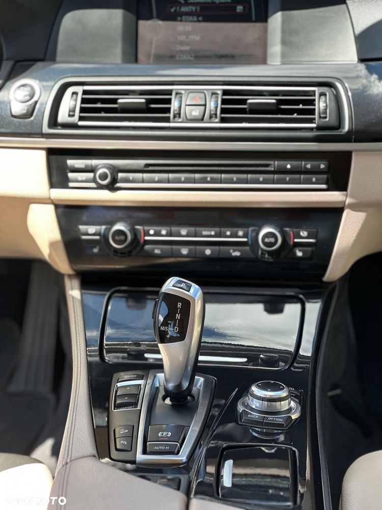 BMW Seria 5 525d xDrive Modern Line - 32