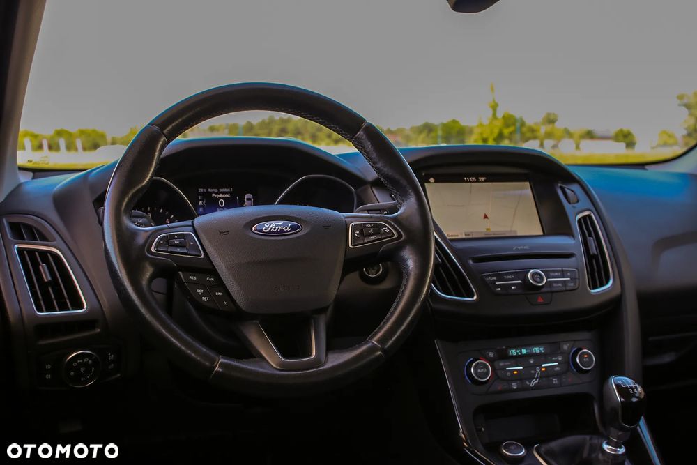 Ford Focus 1.5 EcoBlue Start-Stopp-System ST-LINE DESIGN - 32