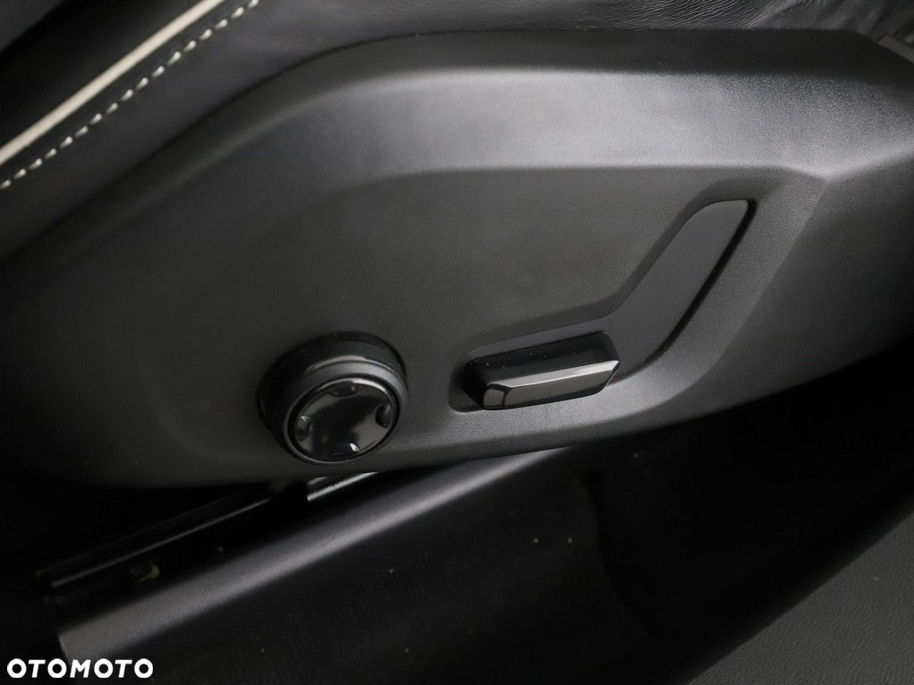 Volvo XC 60 D4 AWD Geartronic RDesign - 38